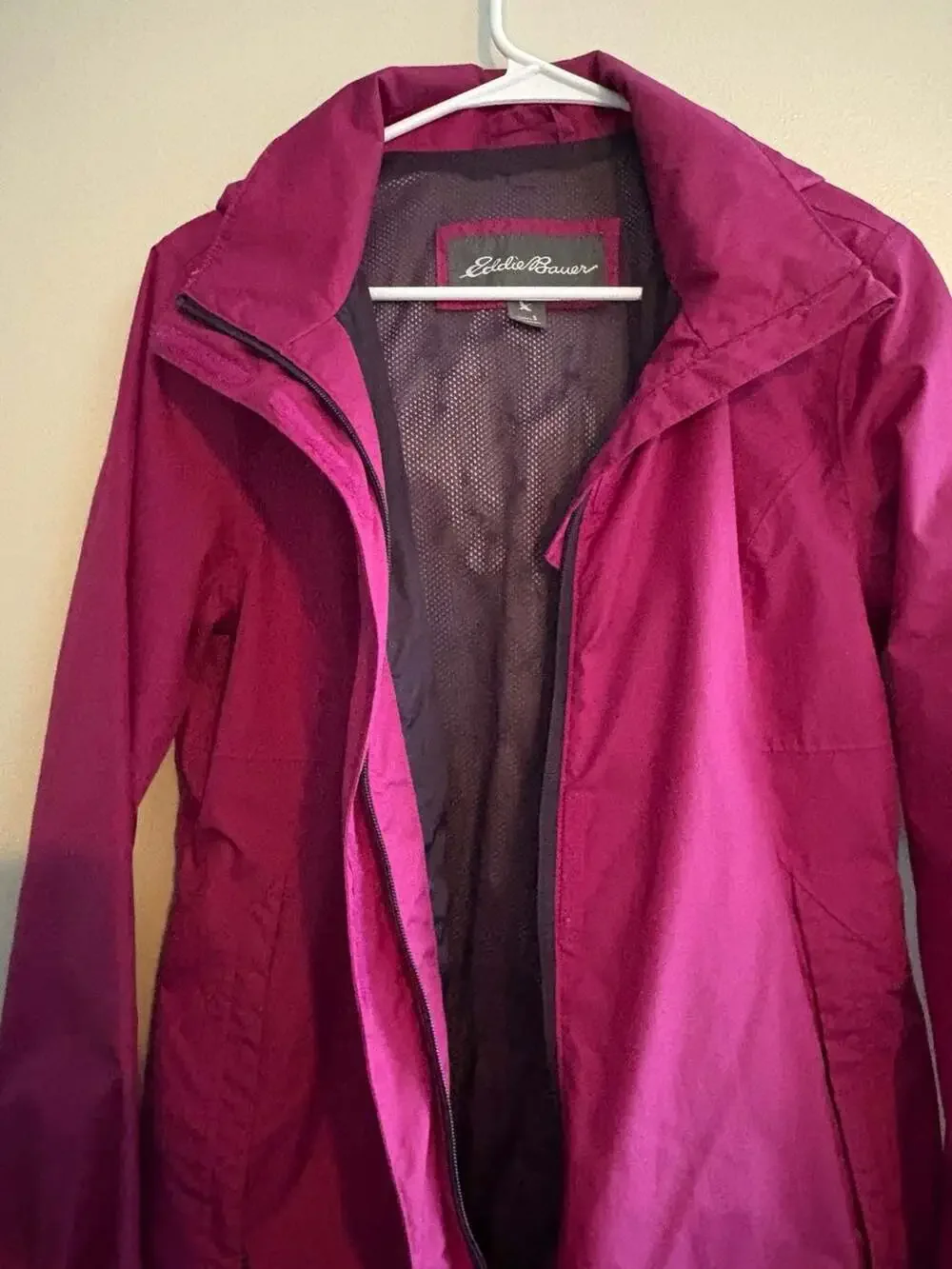 Eddie Bauer Women's Rainfoil Packable Rain Jacket in Fuchsia Pink - Size Small - Picture 4 of 5